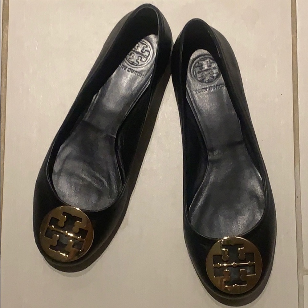 Tory Burch Size 9.5 Black Flats Gold Buckle